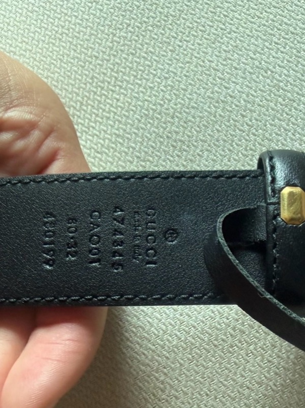Gucci Black Leather Belt with Aged Gold GG Buckle - Picture 2 of 2
